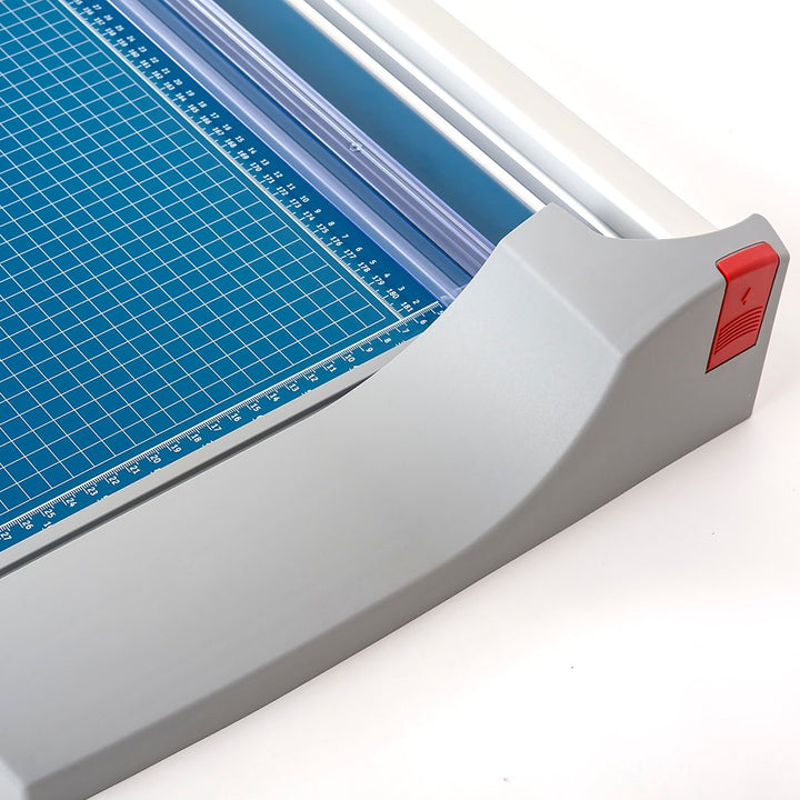 Dahle Model 444 Premium Rolling Trimmer - 26 3/8 Inch