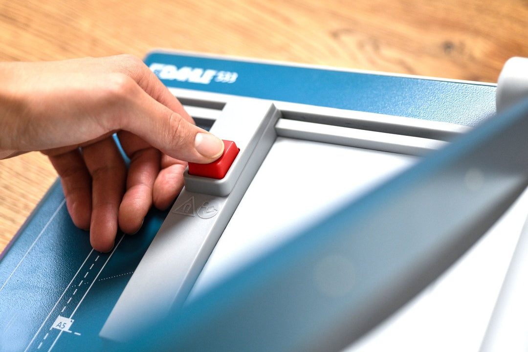 Dahle Model 533 Professional 13 Inch Guillotine Paper Cutter