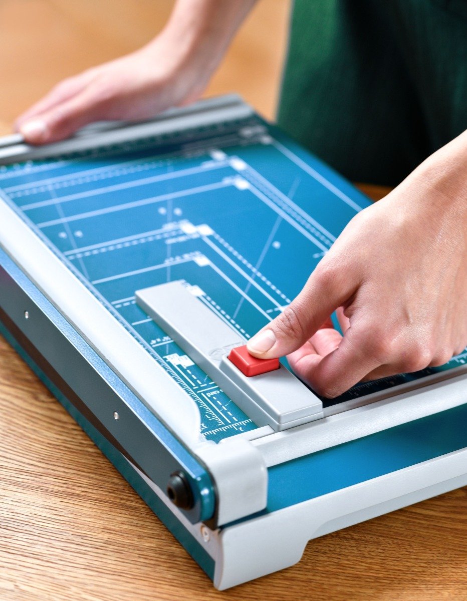 Dahle Model 533 Professional 13 Inch Guillotine Paper Cutter