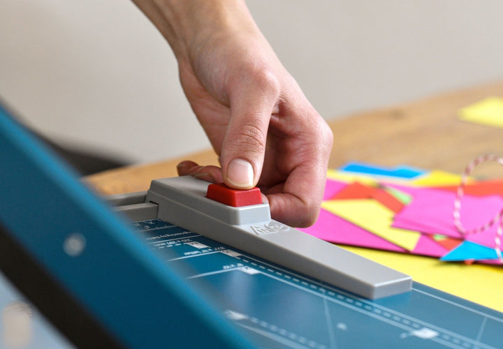 Dahle Model 533 Professional 13 Inch Guillotine Paper Cutter