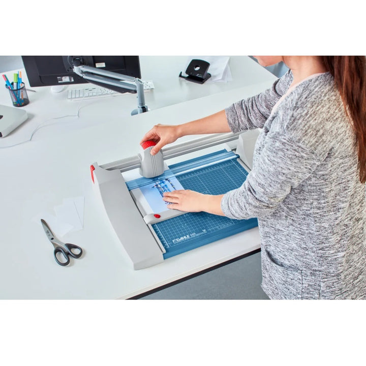 Dahle Model 440 Premium Rolling Trimmer - 14 1/8 Inch