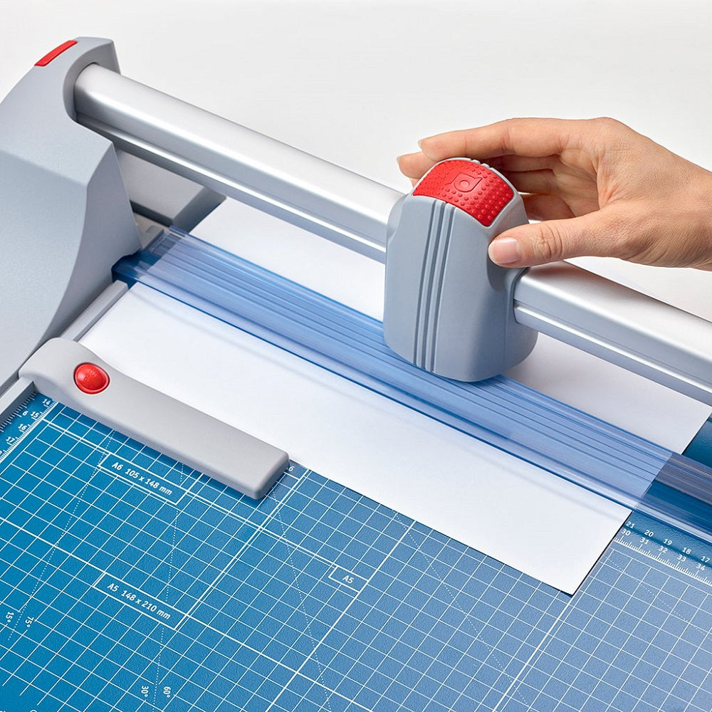 Dahle Model 442 Premium Rolling Trimmer - 20 1/8 Inch
