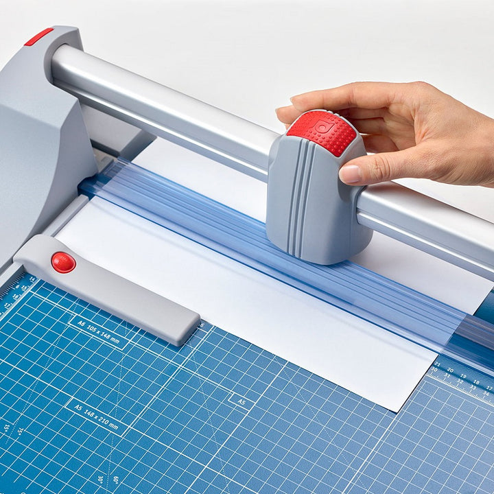 Dahle Model 442 Premium Rolling Trimmer - 20 1/8 Inch