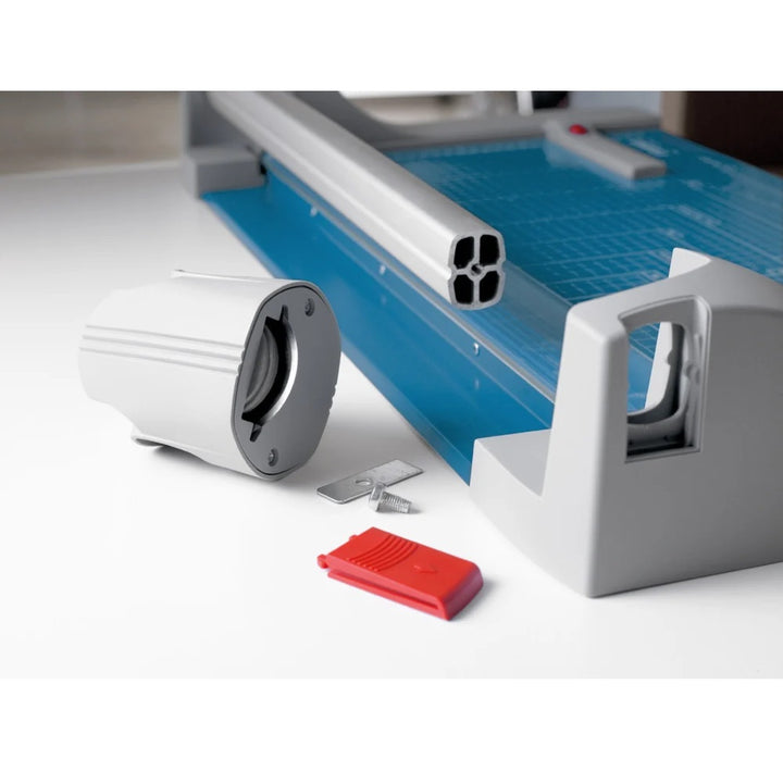 Dahle Model 444 Premium Rolling Trimmer - 26 3/8 Inch