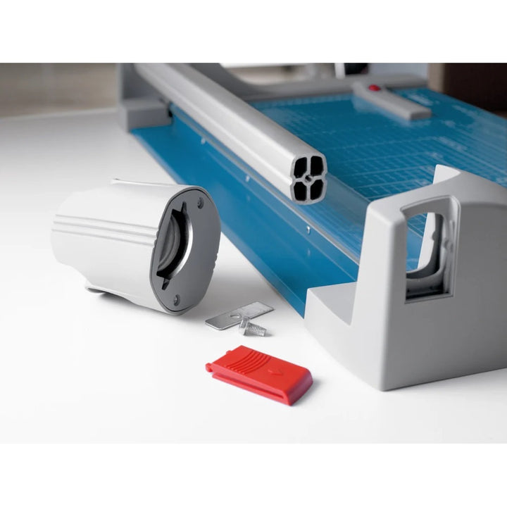 Dahle Model 446 Premium Rolling Trimmer - 36 1/4 Inch