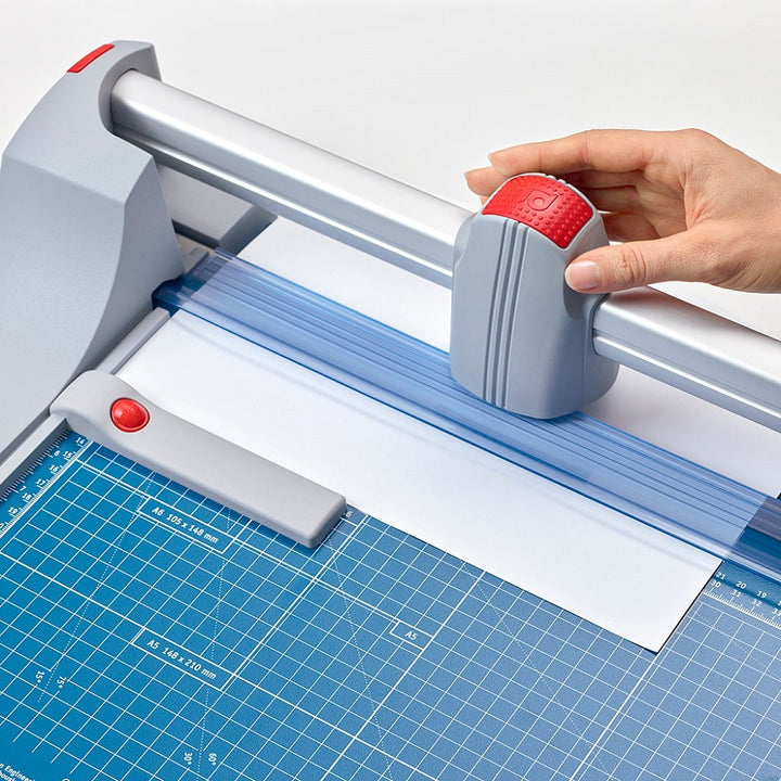 Dahle Model 472 Premium Rolling Trimmer - 72 Inch