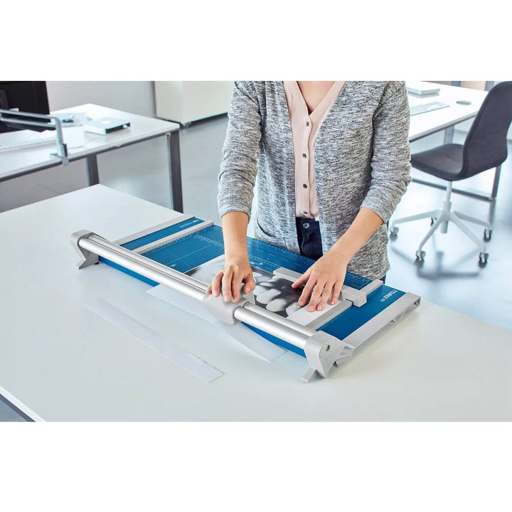 Dahle Model 552 Professional Rolling Trimmer - 20 1/8 Inch
