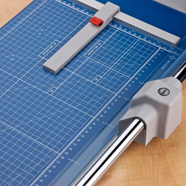 Dahle Model 552 Professional Rolling Trimmer - 20 1/8 Inch