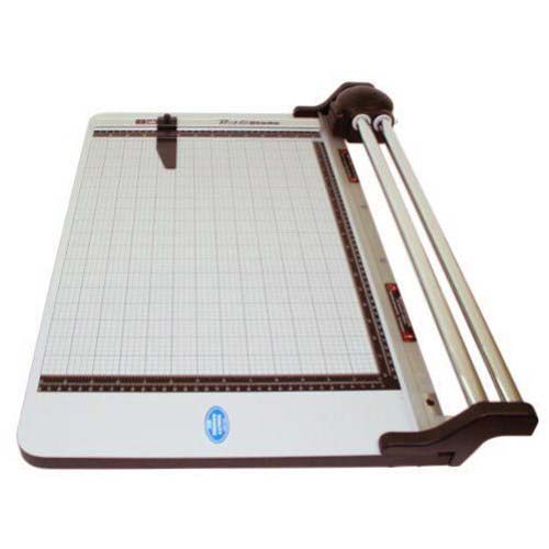 Akiles Roll @ Blade 1815 18" Rotary Trimmer