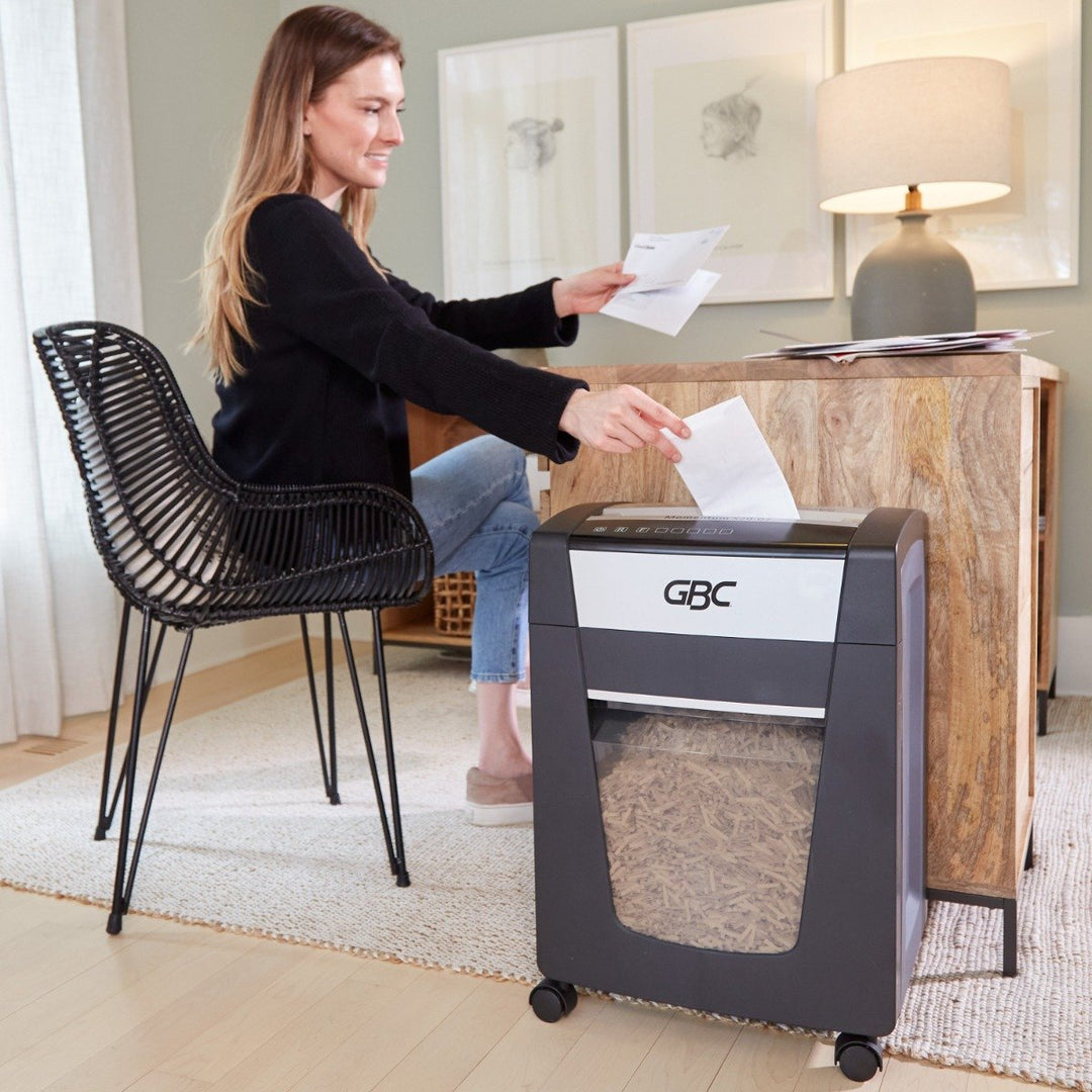 GBC X20-07 Momentum 20-Sheet Level P-4 Micro-Cut Shredder - WSM177001